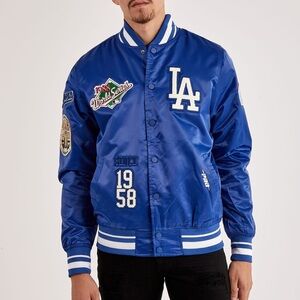 MENS PRO STANDARD LOS ANGELES DODGERS SATIN VARSITY JACKET. EXTRA LARGE